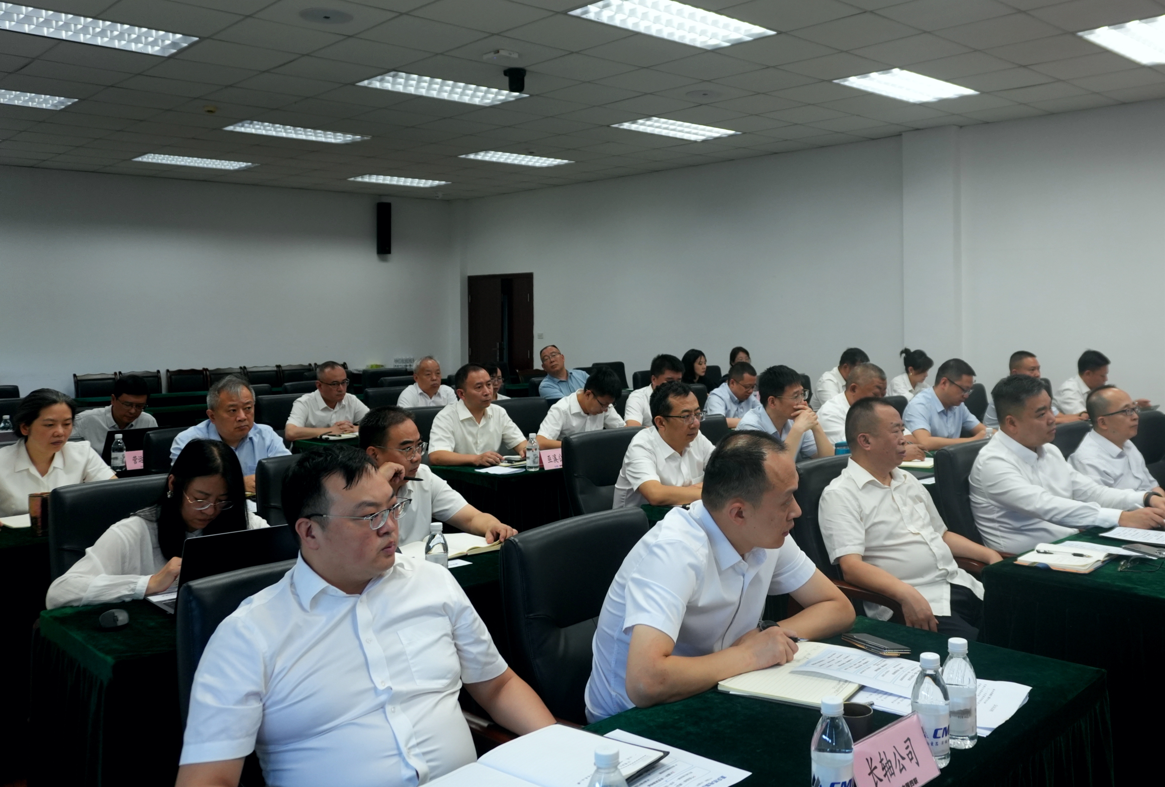 照片3 台下照片.jpg